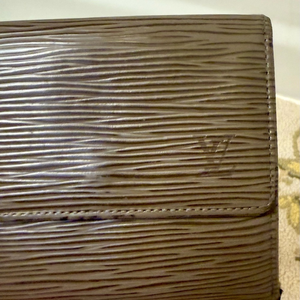 Unisex LOUIS VUITTON Vintage Epi-Leather Elise Tri-Fold Compact Wallet - Taupe - Picture 8 of 16